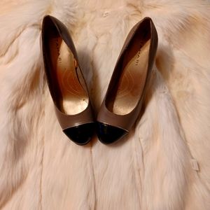 Size 7 Tahari Pump